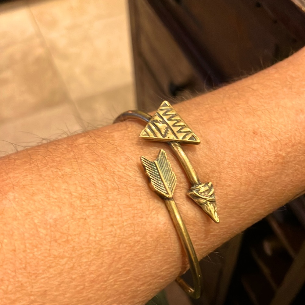 Expandable Navajo, brass toned cuff.